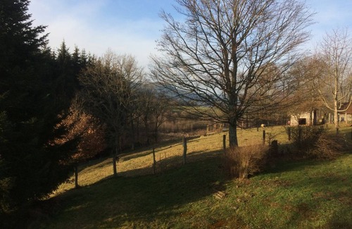 Taintrux House | Gîte chez Lucie : Detached house in the countryside