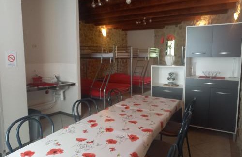 Saint-Julien-Labrousse Hotel | Gite d'étape le code bar