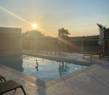Beziers Apartment | Gite de 2 à 5p avec piscine sur domaine 3Ha