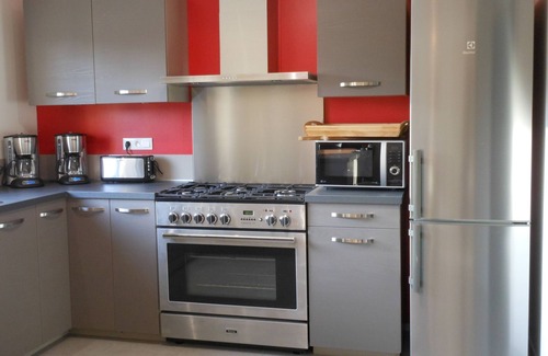 Marcey-les-Greves Villa | GITE DE L'ETANG, 6 bedrooms, private heated swimming pool, private park, fishing pond