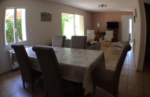 Saint-Genies-de-Comolas House | Gite Du Lavoir