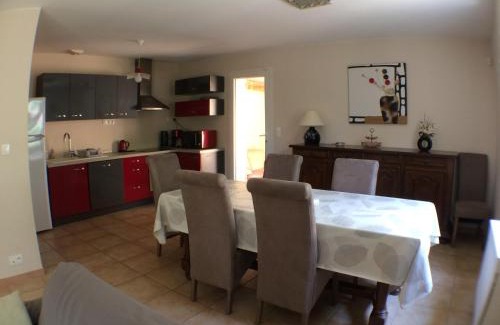 Saint-Genies-de-Comolas House | Gite Du Lavoir