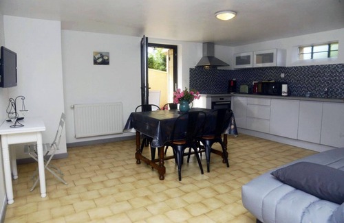 Sainte-Alvere Cottage | Gite ground floor house 200 m from the village, swimming pool