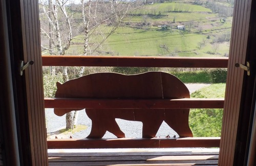 Ossun-ez-Angles Ski Chalet | Gîte in a small village perched on a pièmont ridge in the heart of the Pyrenees.