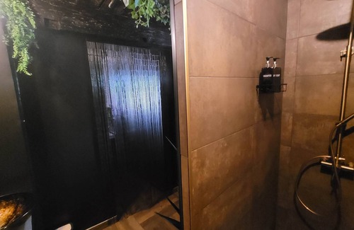 Montpezat-de-Quercy Apartment | Gite Insolite et SPA Privatif