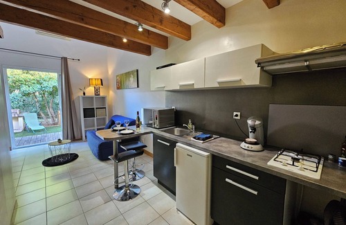 Vic-la-Gardiole Apartment | Gite L'escapade 34 Mireval les Palmiers