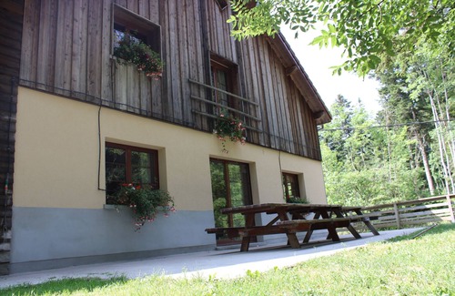 Arc-sous-Cicon House | Gîte l'Essentiel, farmhouse group accommodation with spa and sauna, playground