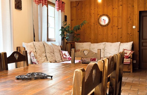 Arc-sous-Cicon House | Gîte l'Essentiel, farmhouse group accommodation with spa and sauna, playground