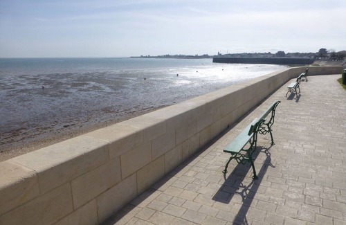 La Flotte Apartment | Gite La Clavette Vue Mer à 5 Min du Port de La Flotte et de son Marché Médiéval