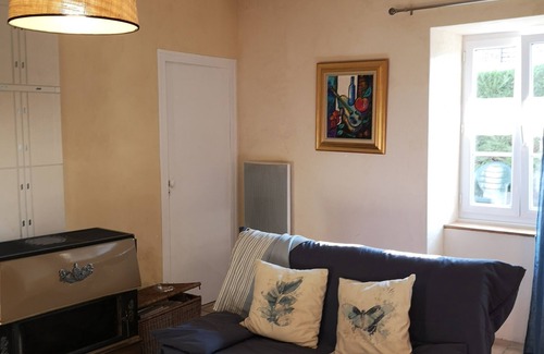 Saint-Franchy House | Gite La Tanière d'Ysengrin a cosy house in the heart of a Burgundy village