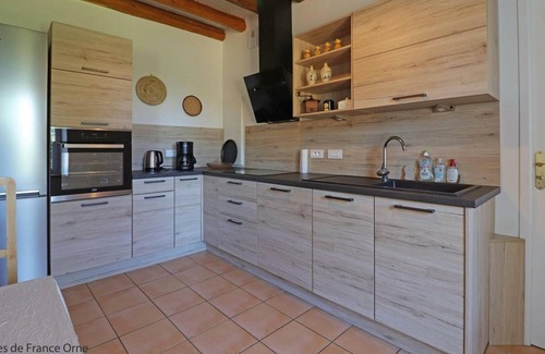 Le Pin-la-Garenne Cottage | Gite Le Pin-la-Garenne, 3 bedrooms, 8 persons