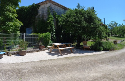 Touffailles Cottage | GITE " le romarin " en quercy swimming pool and tennis court