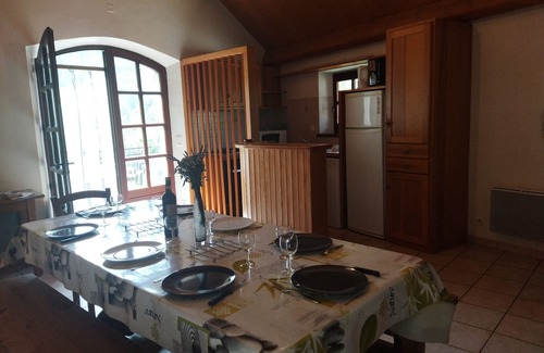 Gorges du Tarn Causses Cottage | Gite "Les Osiers" sleeps 4 to 10, near river 8km Ste Enimie and Ispagnac.