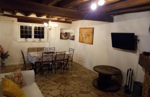 Thury House | Gite Lilas Sensation