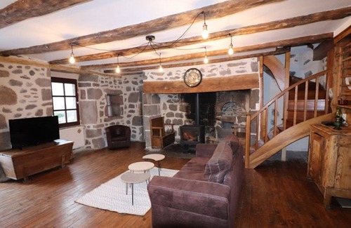Mandailles-Saint-Julien Cottage | Gite Mandailles-Saint-Julien, 1 bedroom, 3 persons
