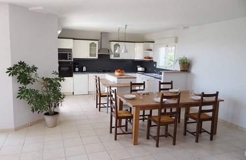 Le Montat House | GITE NEAR CAHORS WITH PRIVATE HEATED POOL