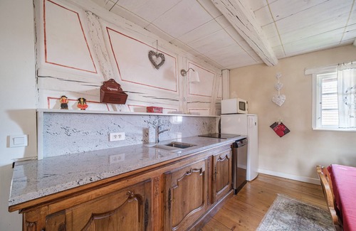 Eguisheim House | Gîte on the 2nd floor of an Alsatian house with parking and garden