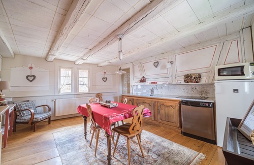 Eguisheim House | Gîte on the 2nd floor of an Alsatian house with parking and garden