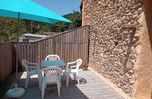 Fougax-et-Barrineuf Apartment | Gite Peyroutous in southern France