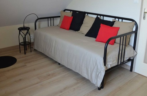 Pouille Cottage | Gite Pouillé, 4 bedrooms, 10 persons