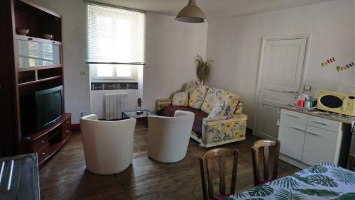 Formigny Apartment | Gite pour 6 ou chambre pour 2 à FORMIGNY