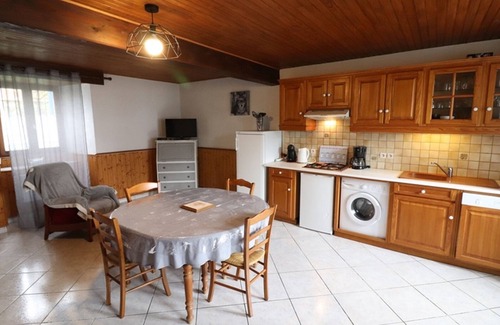 Saint-Etienne-de-Chomeil Cottage | Gite Saint-Étienne-de-Chomeil, 2 bedrooms, 4 persons