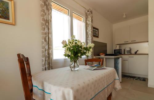 La Salvetat-Saint-Gilles Apartment | Gite Studio Le Colibri