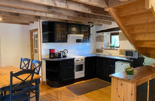 Plounerin House | Gite - typical Breton farmhouse with swimming pool