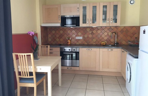 Generac Cottage | GITE with air conditioning, swimming pool and enclosed parking