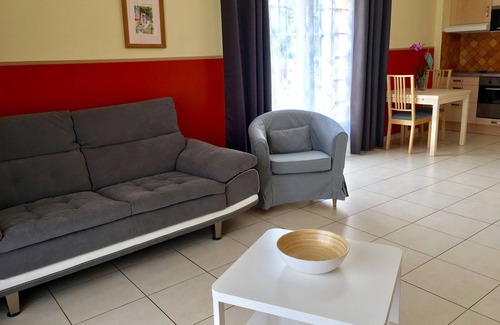 Generac Cottage | GITE with air conditioning, swimming pool and enclosed parking