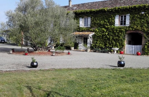 Graulhet Apartment | Gîte with swimming pool and pets