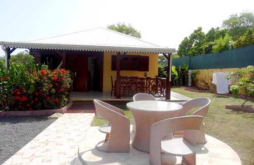 Saint-Francois Cottage | GIVE ANOTHER SENSE TO YOUR STAY WITH THE GITE "HIBISCUS"
