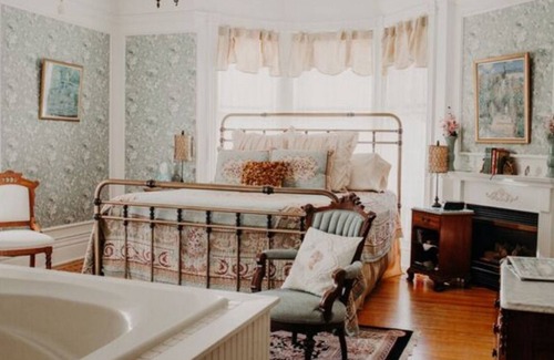 Stillwater Apartment | Giverny Suite - Aurora Staples Inn