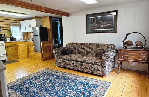 Kenny Lake Cabin | Glacier Cabin: Two-Bedroom Two-Story