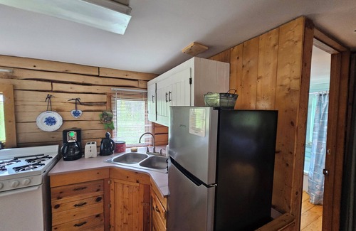 Kenny Lake Cabin | Glacier Cabin: Two-Bedroom Two-Story