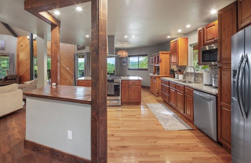 Whitefish House | Glacier Gateway Lodge - Luxury 6BR Glacier NP with River Views - FULLY LOADED!