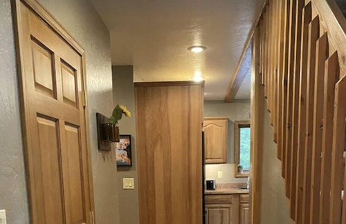 Libby Cabin | Glacier Getaway ~ Private & Cozy Cabin Minutes from GNP West Entrance