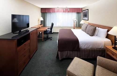 Kalispell Hotel | Glacier National Park Adventure! Indoor Pool, Pets Allowed, FREE Parking!