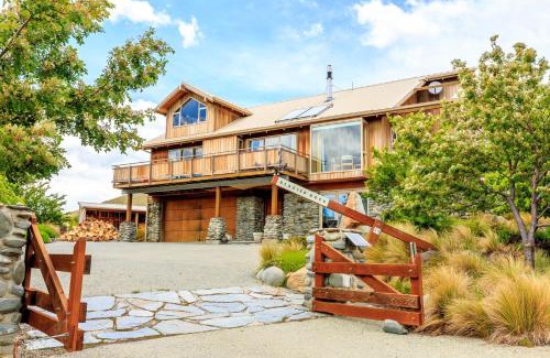 Lake Tekapo Villa | Glacier Rock Lakeview House