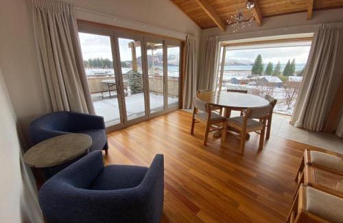Lake Tekapo Villa | Glacier Rock Lakeview House