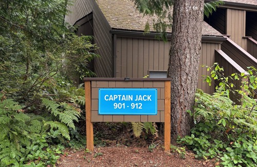 Glacier Condo | Glacier Time 2 bedroom 2 bath condo in Snowater with TWO indoor hot tubs/pools