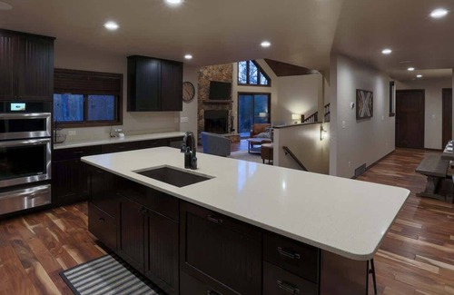 Mauston House | Glacier Woods at Castle Rock Lake- 7 BEDROOMS/SLEEPS 22
