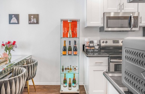 Westlake Village Apartment | Glam Westlake 2BR. Balcony, Pool & Jacuzzi views + Complimentary Veuve Clicquot
