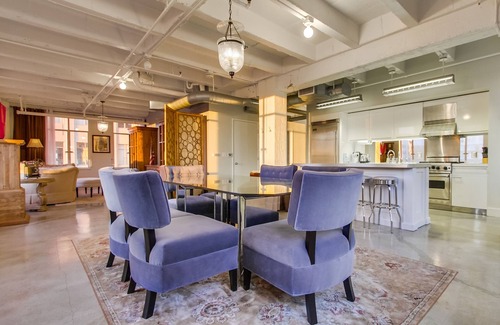 Hollywood Apartment | Glamorous Loft on the Corner of Hollywood and Vine