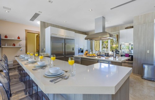 Malmok Villa | Glamorous Luxury Villa Pool Jacuzzi Sea View