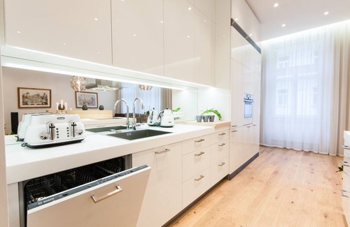 Nove Mesto Apartment | Glamour Excellent B 5-Bedrooms, 5-Bathrooms, Balcony apartment (Prague Old Town)