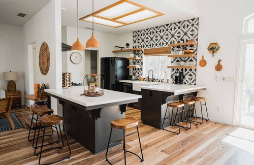 Oakhurst Apartment | Glamour Mountain Getaway by Casa Oso with spa