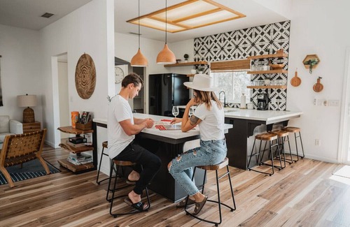 Oakhurst Apartment | Glamour Mountain Getaway by Casa Oso with spa