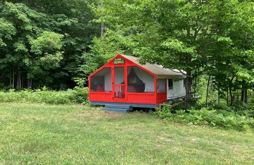 North River Cabin | GLAMP BERNICE ON BEAUTIFUL ADIRONDACK HOBBY FARM