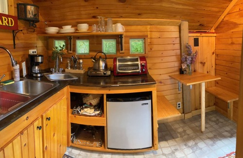 North River Cabin | GLAMP RICHARD ON ADIRONDACK FLOWER FARM